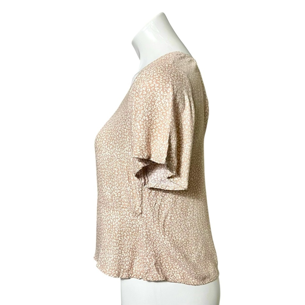 Urban Romantics Button Down Top Size Medium Beige/White - Picture 2 of 4